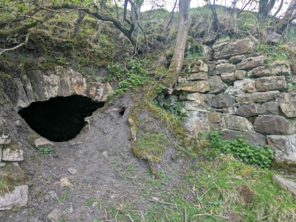 The hilderston silver mine wher the scottish crown jewels got their silver.